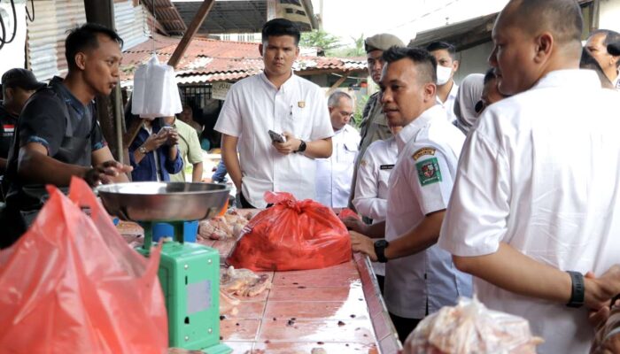 Jelang Lebaran, Wabup Sidak Di Pasar Serbalawan