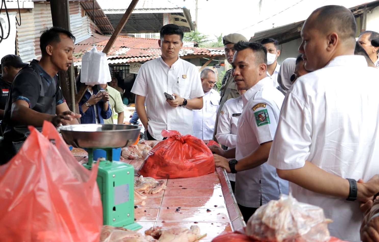 Jelang Lebaran, Wabup Sidak Di Pasar Serbalawan
