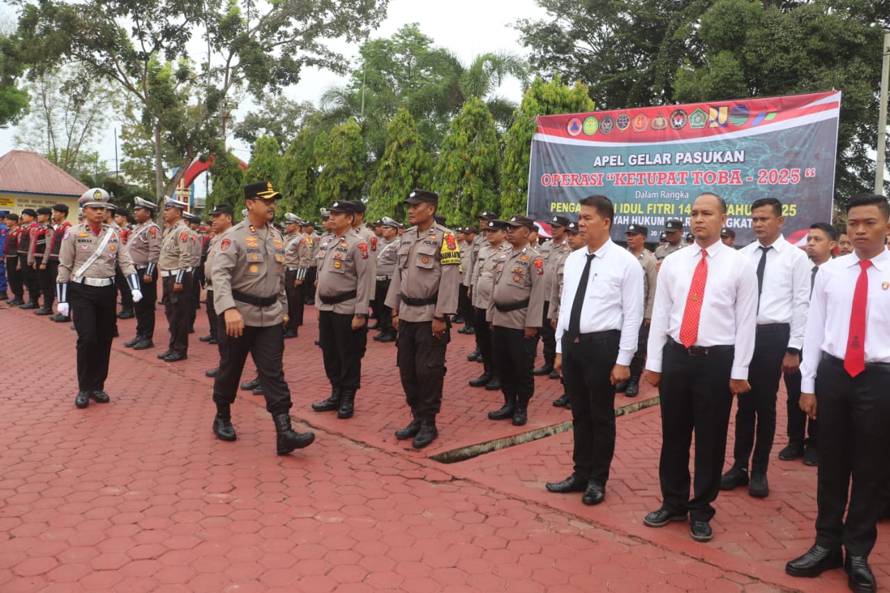 Polres Langkat menggelar Apel Gelar Pasukan Operasi Ketupat Toba 2025 d di Lapangan Jananuraga, Polres Langkat, Kamis (20/3/25).Waspada/ist. 