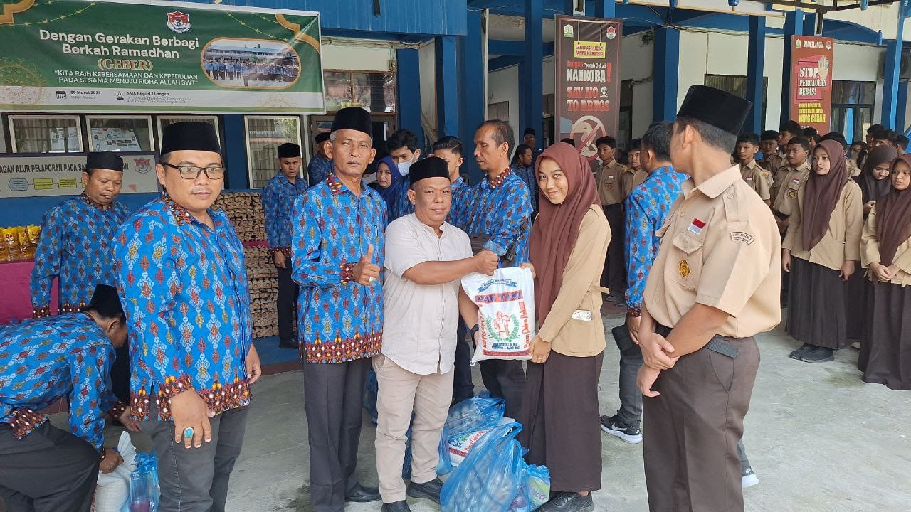 GEBER SMAN 3 Langsa, Wujud Kepedulian Sosial Dan Pembinaan Karakter Siswa
