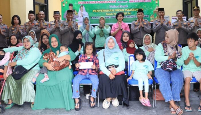 Polres P.Siantar Bersama Bhayangkari Serahkan Infaq Ramadhan Ke Yayasan RRABK