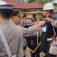 Kapolres Simalungun AKBP Choky S Meliala saat memimpin Apel Gelar Pasukan OPS KETUPAT TOBA - 2025 dalam rangka Pengamanan Hari Raya Idul Fitri 1446 H di Wilayah Kab. Simalungun, Kamis (20/3).(Waspada/ist).