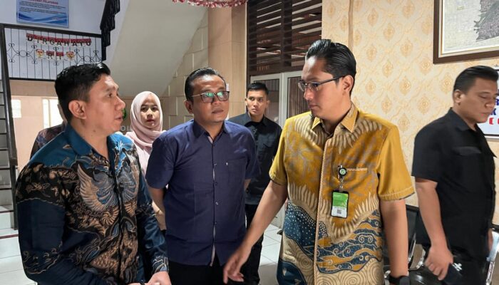 Sering Terlambat Masuk Kantor Rico Waas Ultimatum Camat Medan Polonia