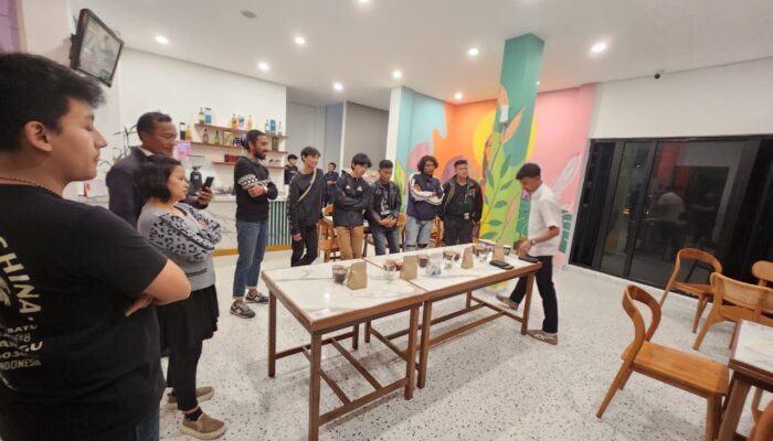 Keseruan Nobar Timnas Di Queen Parrona Hotel Siborong-borong