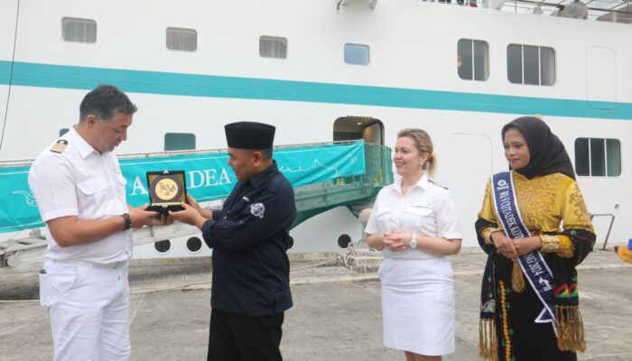 Kapal Pesiar MS. Amadea Singgah Di Teluk Sabang