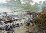 Kapal Misterius Bermesin Tempel Speed Boat Terbakar Di Pantai Cermin