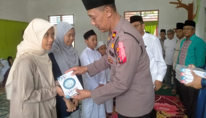 Kapolsek Tanah Jawa Dukung Kegiatan Pesantren Qur’an Di Madrasah Birrul Walidain