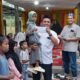Kemukiman Kulu memberikan santunan anak yatim yang dilaksanakan Mesjid Jamik Baitul Hamdi Desa Paya Undan Kecamatan Seunagan Nagan Raya, Sabtu (22/3).(Waspada/Muji Burrahman)