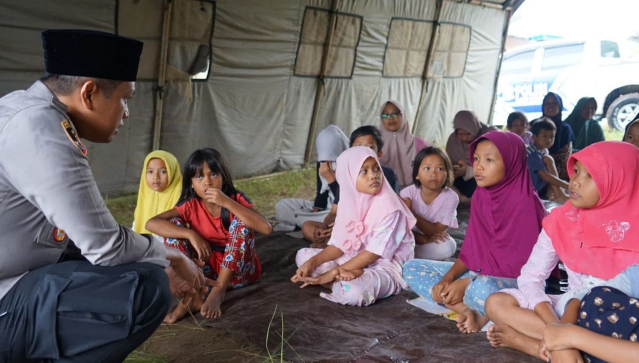 Pasca Bencana, Polres Sidimpuan Bantu Anak Korban Banjir