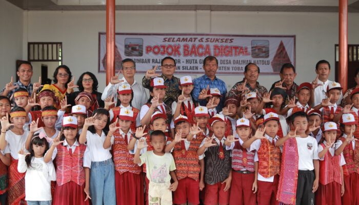 Anggota Komisi X DPR RI Sabam Sinaga Prakarsai Perpustakaan Hybrid Di Kabupaten Toba