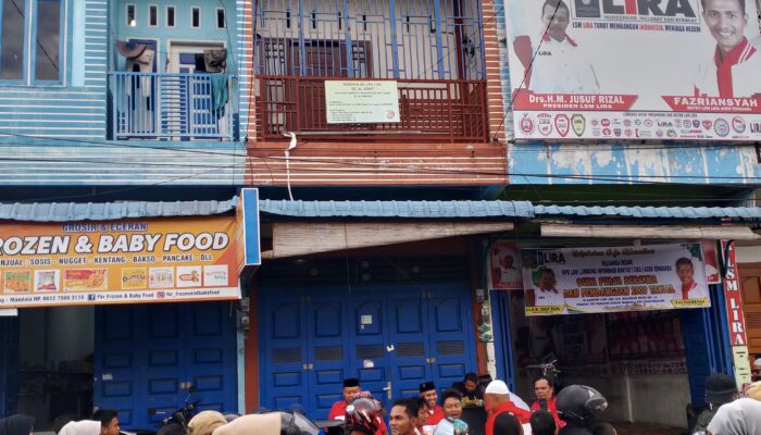 LSM LIRA Agara Berbagi Kebahagian Dengan Membagikan Takjil