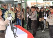 Polres P.Sianțar Lakukan Persemayaman Purnawirawan Dengan Tradisi Kepolisian