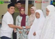Bupati Palas Serahkan KIS Warga Kurang Mampu