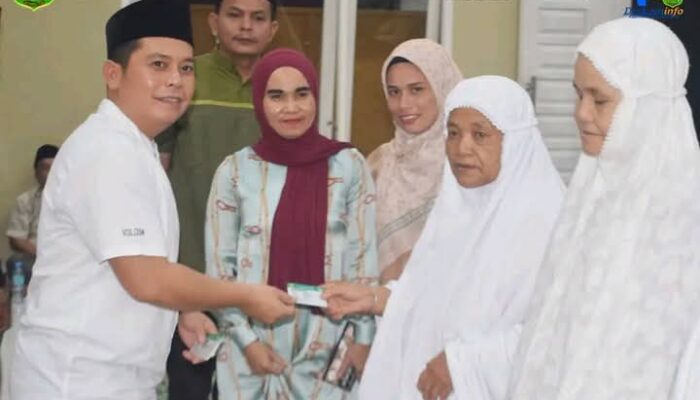 Bupati Palas Serahkan KIS Warga Kurang Mampu