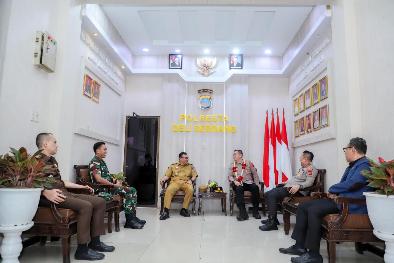 Bupati Asri Ludin Tambunan Sambut Hangat Kedatangan Kapolresta Di Mako Polresta Deliserdang