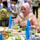 Ketua TP-PKK Aceh, Ny. Marlina Muzakir, saat menghadiri Temu Ramah dan Buka Puasa Bersama Pengurus TP-PKK, Posyandu, dan Pengurus Dekranasda se-Aceh Masa Bhakti 2025-2030, di Anjong Mon Mata, Banda Aceh, Senin, (24/3). (Waspada/Zafrullah)