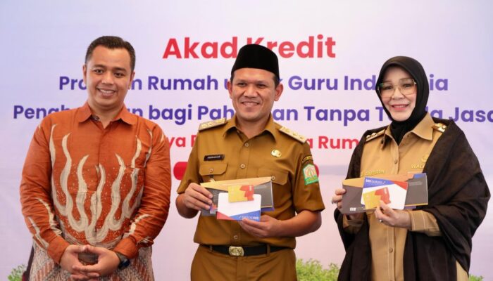 Wagub Hadiri Akad Massal Program Rumah Untuk Guru Indonesia