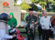Yonif 123/Rajawali Bersama Elemen Masyarakat Berbagi Takjil
