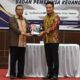 BUPATI Humbahas, Oloan Paniaran Nababan menyerahkan Laporan Keuangan Unaudited TA 2024 kepada Kepala BPK RI Perwakilan Sumut, Paula Henry Simatupang. Waspada/Ist