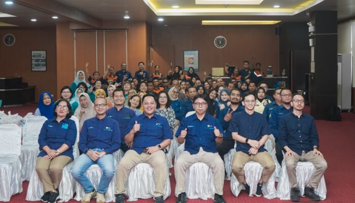 Berbagi Kebahagiaan Ramadhan, PLN UIP SBU Bersama PIKK Bagikan Paket Sembako Gratis
