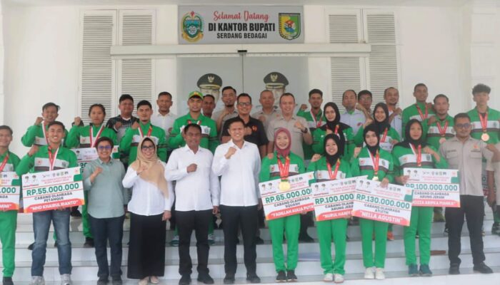 Belasan Atlet Berprestasi Sergai Terima Tali Asih, Bupati Sampaikan Apresiasi