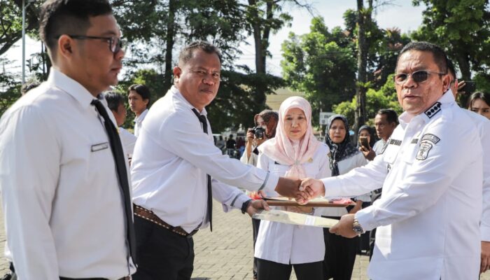 Wali Kota P. Siantar Serahkan 694 SK Pengangkatan PPPK