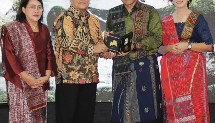 Wali Kota P.Siantar Beri Penghargaan Dan Apresiasi Kapolres Lama