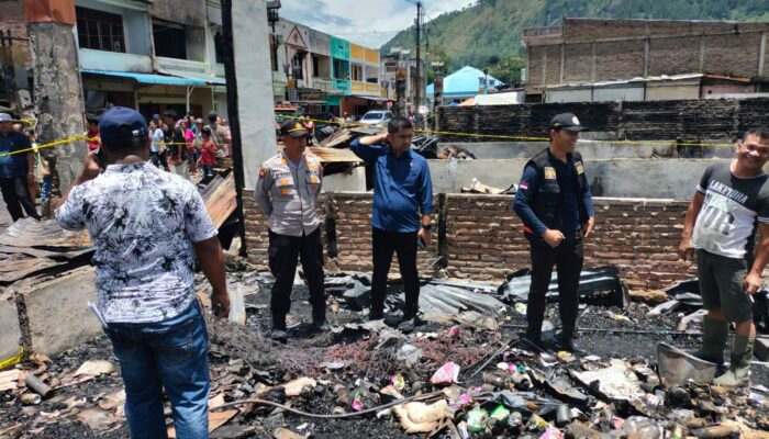 Tim Labfor Polda Sumut Olah TKP Kebakaran 27 Rumah Di Muara