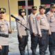 Kapolres Pematangsiantar AKBP Sah Udur Togi Marito Sitinjak (dua kiri) memimpin apel perdana di lapangan apel Mapolres, Jl. Sudirman, Kamis (27/3).(Waspada-Ist)