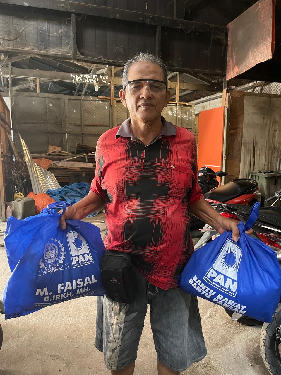 Anggota DPRDSU Faisal SE Berbagi Sembako Untuk Warga Aceh Tenggara Di Medan