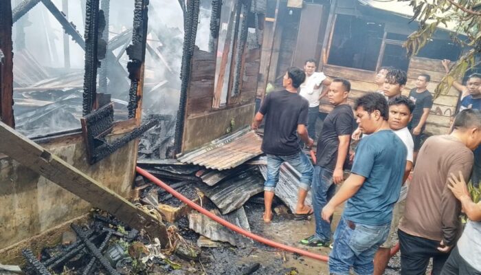 Suami Istri Pulang Bekerja, Rumah Sudah Ludes Terbakar