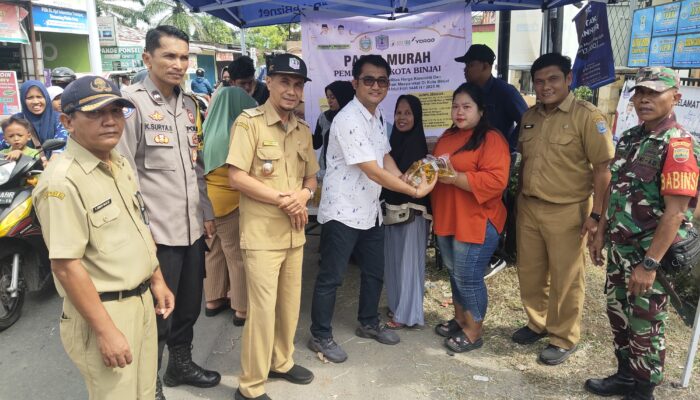 Meringankan Beban Warga, PT YAN Gelar Pasar Murah