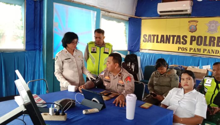 Polres Tapteng Berikan Pelayanan Medis Kepada Petugas Pos Pengamanan Lebaran 2025