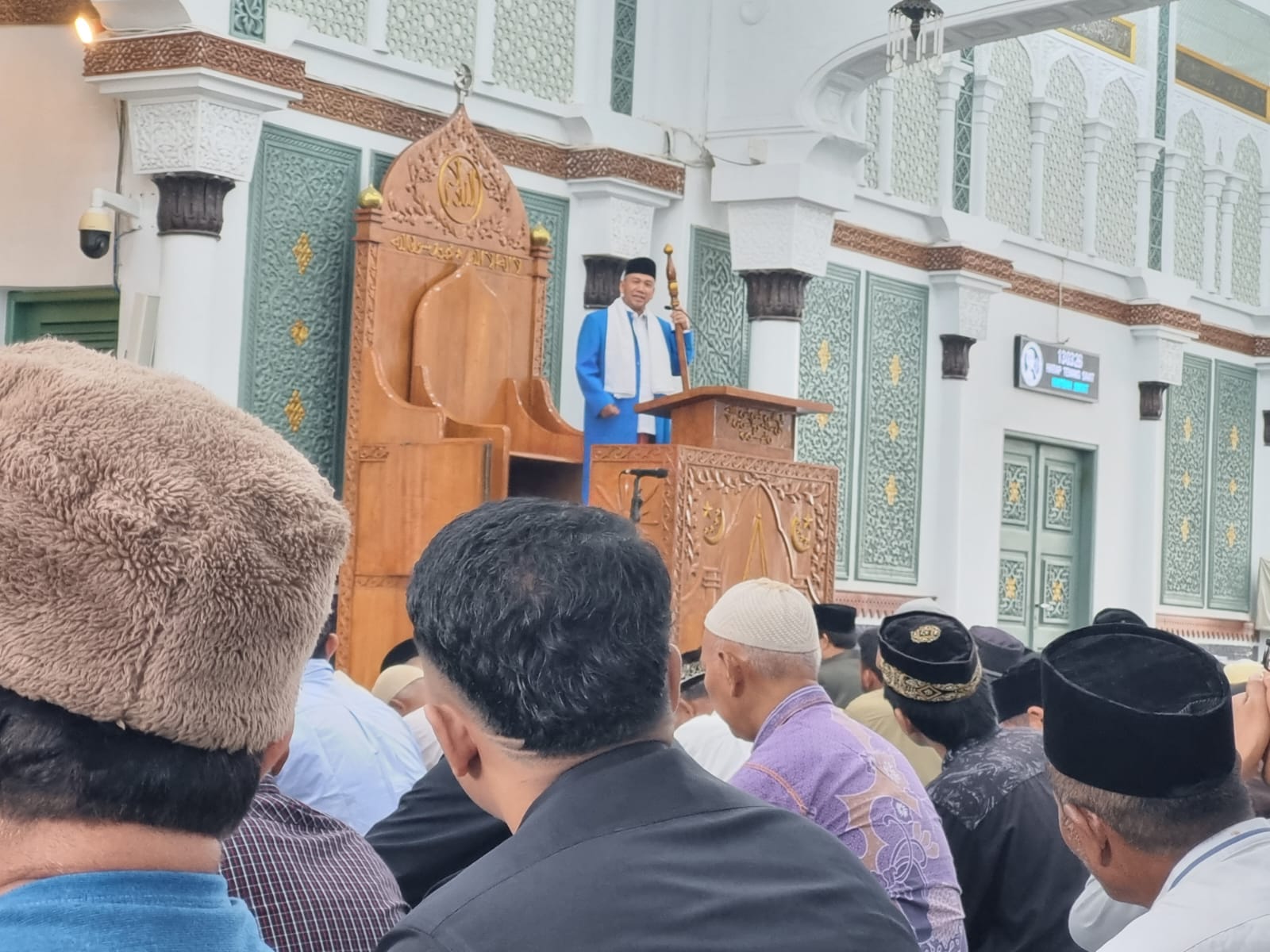 Khatib Salat Jumat di Madjid Raya Baiturahman Banda Aceh, Dr. H. Mohd Heikal. SE, MM. (Waspada/T. Zakaria)