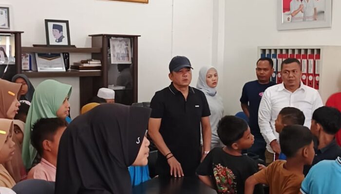 Ketua DPRD Madina Bersama Anak Yatim