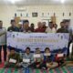 GM PT Austindo Nusantara Jaya Agri Siais, MHD Amrol Siregar (5 kiri) foto bersama debnan anak yatim dan masyarakat pada Safari Ramadhan Di Kelurahan Pardomuan, Kecamatan Amgkola Selatan, Tapsel. Waspada/ist