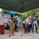 Tim Kementerian Agama (Kemenag) Lhokseumawe dalam melaksanakan pengamatan Rukyatul Hilal 1 Syawal 1446 Hijriah, di Bukit Blang Tiron Komplek Perumahan Perta Arun Gas, Kecamatan Muara Satu, Lhokseumawe, Aceh, Sabtu (29/3). (Waspada/Zainuddin. Abdullah)