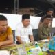 Ketua Komisi II DPRK Aceh Singkil Juliadi, bersama Sekretaris Warman dan anggota Komisi Harian, saat memberikan keterangan kepada sejumlah wartawan terkait ketidak patuhan perusahaan HGU di Aceh Singkil, Kamis (27/3/2025). WASPADA/Ariefh