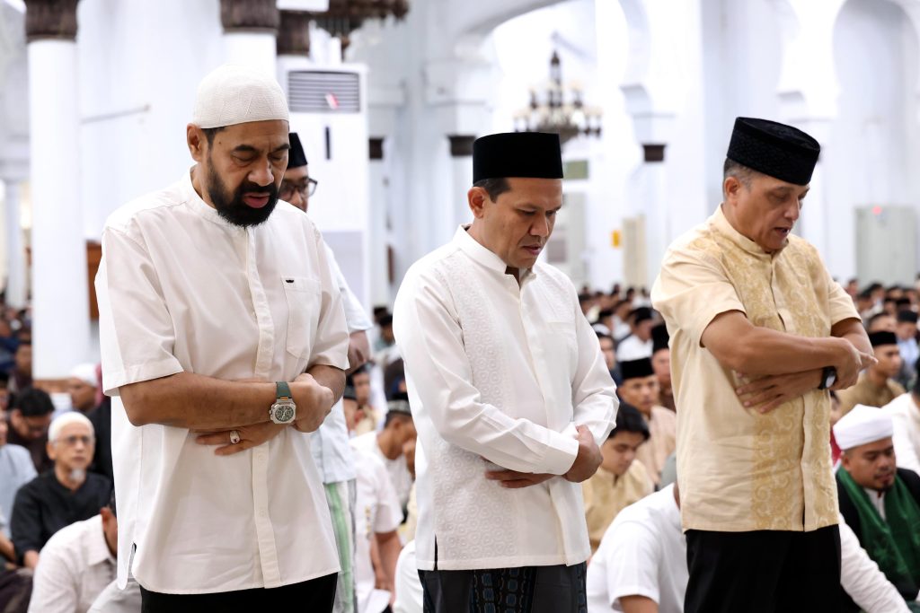 Gubernur Dan Wagub Aceh Shalat Ied Di Masjid Raya Baiturrahman