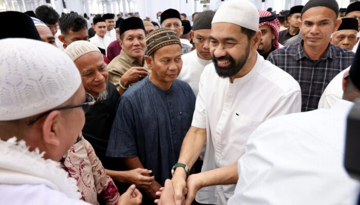 Gubernur Dan Wagub Aceh Shalat Ied Di Masjid Raya Baiturrahman