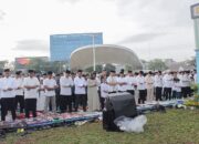 Rico Waas Bersama Ribuan Masyarakat Salat Ied Di Lapangan Merdeka
