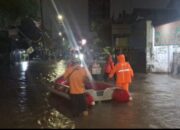 Banjir Bekasi Rendam Mobil, Tangerang Ribuan Rumah