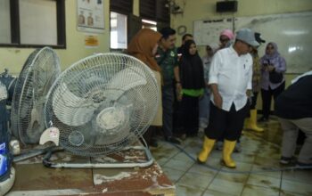 168 Sekolah di Kabupaten dan Kota Bekasi Terdampak Banjir, Mendikdasmen: Kerusakan Dipetakan