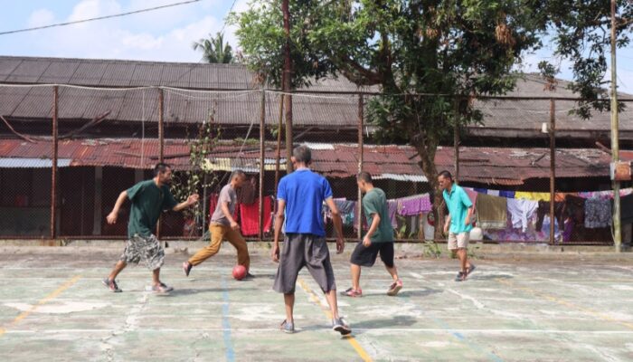Pasien Disabilitas Mental RSJ Prof. Dr. M. Ildrem Latih Fokus Lewat Futsal
