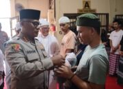 Kapolrestabes Medan Bagi-bagi Takjil Kepada Para Tahanan