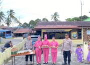 Polsek Sukaramai Berbagi Takjil Buka Puasa Kepada Masyarakat
