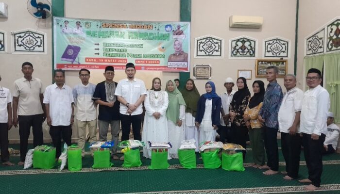 UPT SMP Negeri 1 Medan Bagikan 80 Paket Sembako