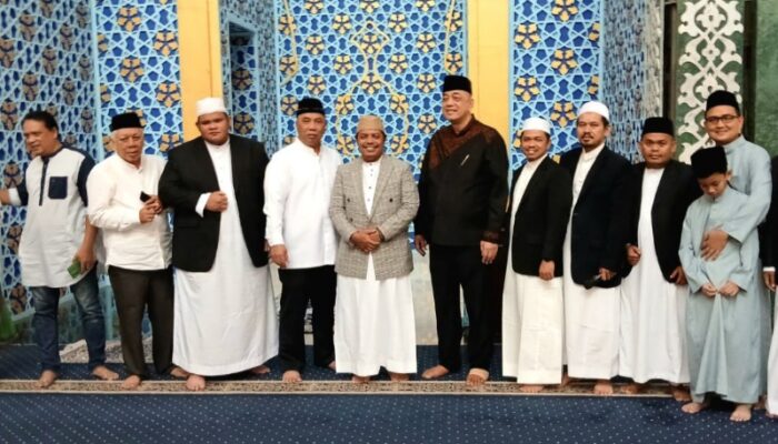 10.000 Umat Islam Shalat Idul Fitri Di Masjid Agung