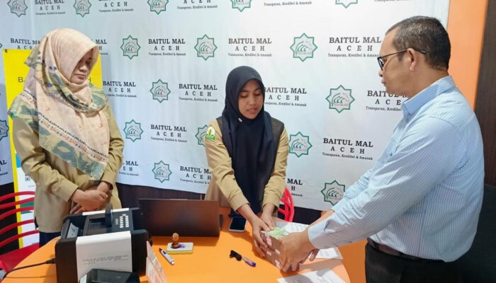 PT BPR Syariah Mustaqim Aceh Serahkan Zakat Karyawan Rp78 Juta Ke BMA