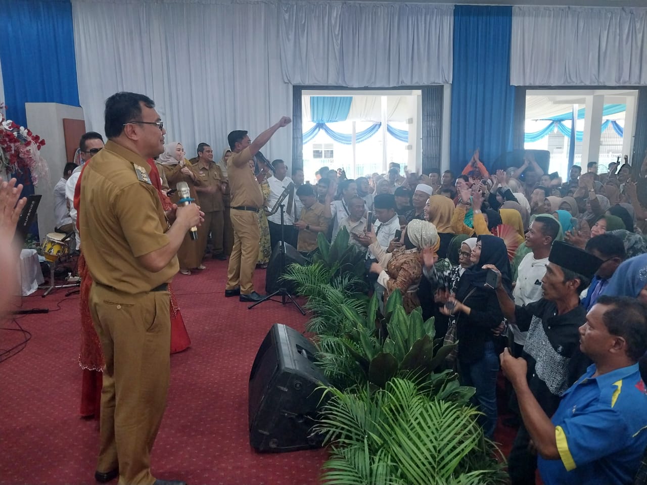 ASN dan Seribuan Warga Hadiri Halalbihalal Bersama Bupati-Wakil Bupati Deliserdang ASN dan Seribuan Warga Hadiri Halalbihalal Bersama Bupati-Wakil Bupati Deliserdang